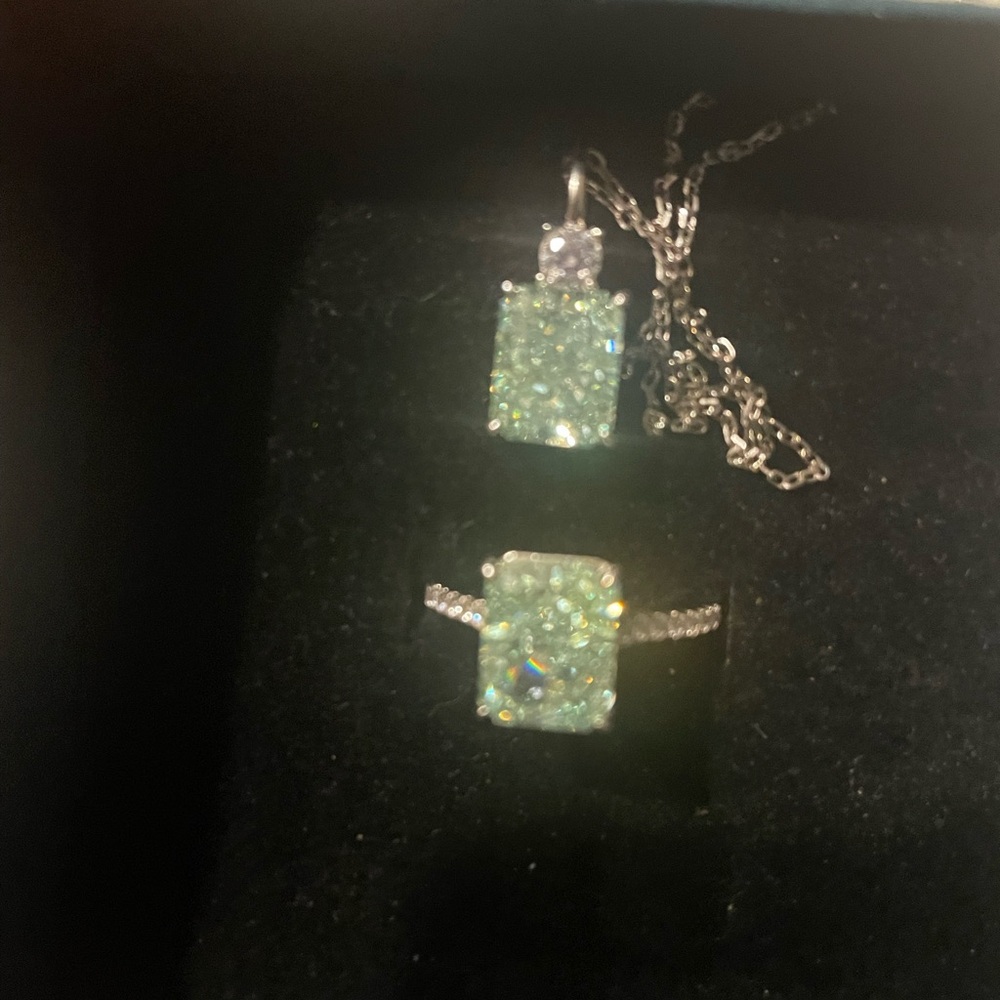 Retail $800 Stamped .925 over platinum or 18k gold Elegant Green Jewelry Set - Picture 5 of 7